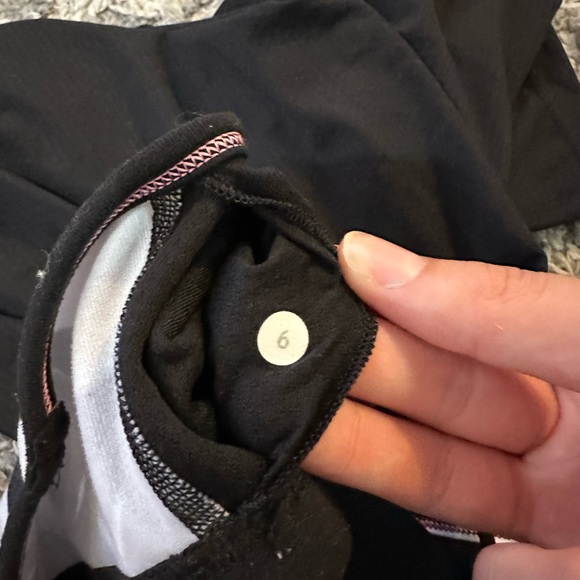 Lululemon No Limits Tank Black Arrow Chevron White - Picture 3 of 4